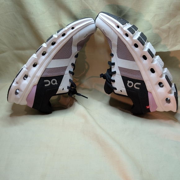 ON Cloudrunner Womens Heron Black/Purple Running Shoes Athletic Trainers Size 11 - Picture 9 of 9